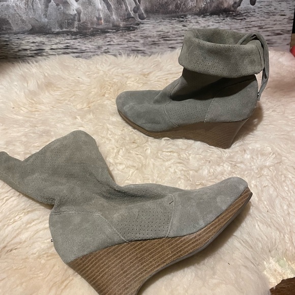 Shoes - Wedge green suede slouch boots